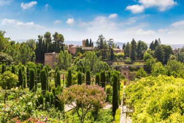 Arapça Granada'da Alhambra kalede bir güzel yaz günü, İspanya
