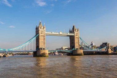 Tower Bridge bir güzel yaz günü, İngiltere, İngiltere Londra'da bulunan