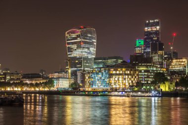 Cityscape Londra bir güzel yaz gece, İngiltere, Amerika Birleşik Devletleri