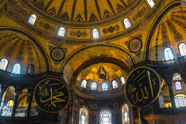 Güzel yaz günü Istanbul, Türkiye'de Ayasofya'nın iç