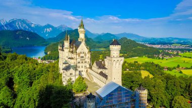 Neuschwanstein Şatosu Fussen, Bavyera, Almanya bir güzel yaz gün