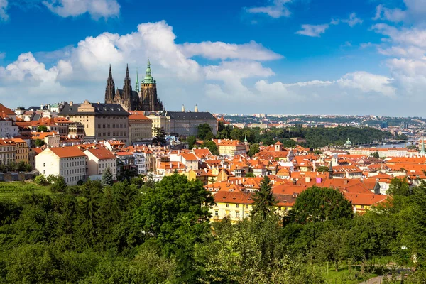 Panorámás Légi Nézd Régi Főtérre Prágában Egy Szép Nyári Nap — Stock Fotó