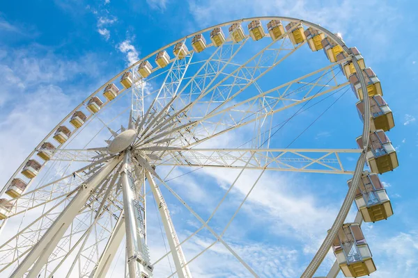 Ferris Wheel Blue Sky Background Beautiful Summer Day — Stock Photo, Image