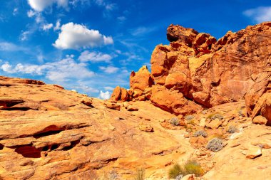 Ateş Vadisi Parkı güneşli bir günde, Nevada, ABD