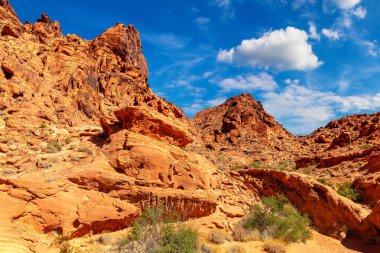 Ateş Vadisi Parkı güneşli bir günde, Nevada, ABD