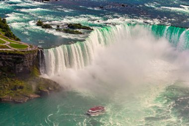Kanada 'nın Niagara Şelalesi' nin panoramik hava manzarası, Niagara Şelalesi, Ontario, Kanada 'da güneşli bir günde