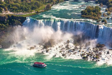 Kanada 'nın Niagara Şelalesinin panoramik hava manzarası, Niagara Şelalesi, Ontario, Kanada' da güneşli bir günde