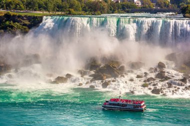 Kanada 'nın Niagara Şelaleleri, Amerika Şelaleleri, Niagara Şelaleleri, Ontario, Kanada' da güneşli bir günde