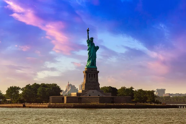 Socha Svobody Při Západu Slunce New Yorku Usa — Stock fotografie
