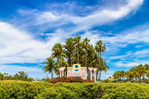 Welcome Miami Beach Road Sign Sunny Day Miami Beach Florida — Stock Photo, Image