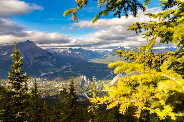 Πανοραμική Εναέρια Άποψη Της Πόλης Banff Στο Bow Valley Και — Φωτογραφία Αρχείου