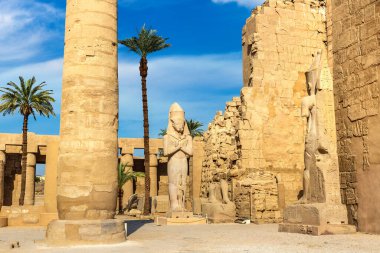 Karnak Tapınağı güneşli bir günde, Luxor, Mısır