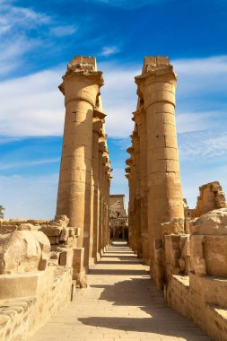 Luxor Tapınağı güneşli bir günde, Luxor, Mısır
