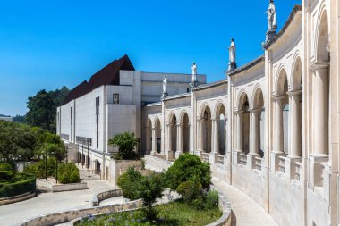 Bir güzel yaz günü, Portekiz Fatima Sanctuary