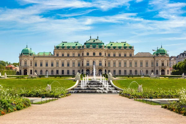 Fontän Och Slottet Belvedere Wien Vacker Sommardag — Stockfoto