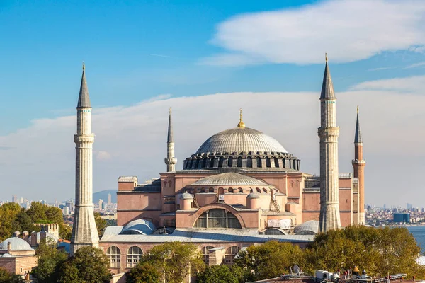 Panoramisch Luchtfoto Van Hagia Sophia Istanbul Turkije Een Mooie Zomerdag — Stockfoto