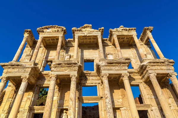 Ruínas Biblioteca Celsius Cidade Antiga Éfeso Turquia Belo Dia Verão — Fotografia de Stock