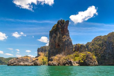 Güneşli bir günde Tayland, Krabi 'deki Tonsai tropikal plajı