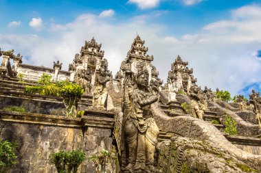 Pura Penataran Agung Lempuyang Tapınağı Bali, Endonezya 'da güneşli bir günde