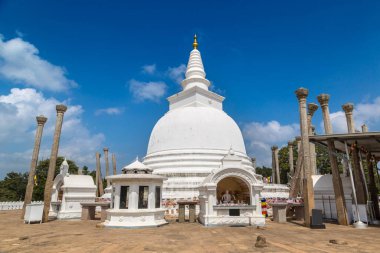 Bir yaz gününde Thuparamaya dagoba (stupa), Sri Lanka