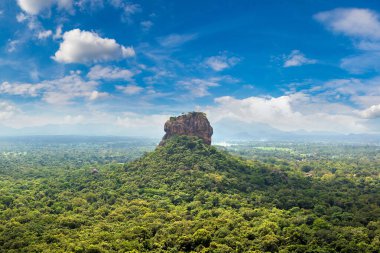Güneşli bir günde Sigirya 'da Lion Rock, Sri Lanka
