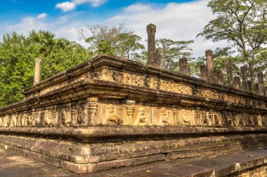 Polonnaruwa Arkeoloji Müzesi 'ndeki Kral Nishshanka Malla (Nissanka Malla) sarayının kalıntıları, Sri Lanka