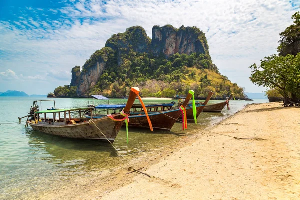 Barca Coda Lunga Sulla Spiaggia Tropicale Dell Isola Koh Phak — Foto Stock