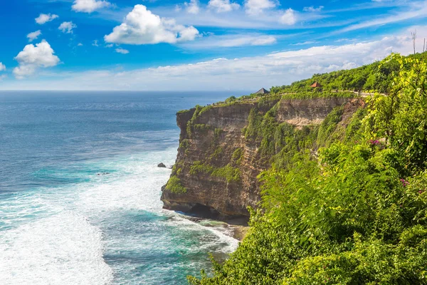 Великолепный Вид Красивый Прибрежный Пейзаж Острова Улувату Бали Солнечный День — стоковое фото