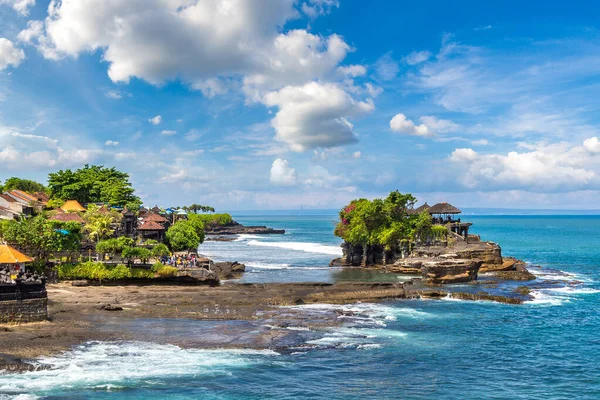 Vista Panorâmica Templo Tanah Lot Bali Indonésia Dia Ensolarado — Fotografia de Stock