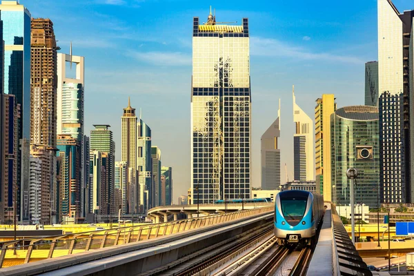 Dubai Metro Hattı Dubai Bir Yaz Günü Birleşik Arap Emirlikleri — Stok fotoğraf