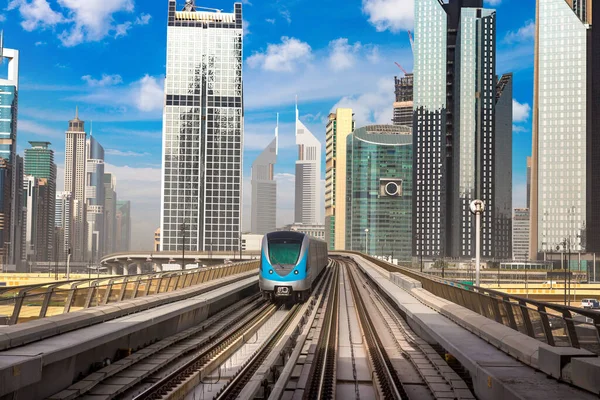 Tren Metro Dubái Día Verano Dubái Emiratos Árabes Unidos — Foto de Stock