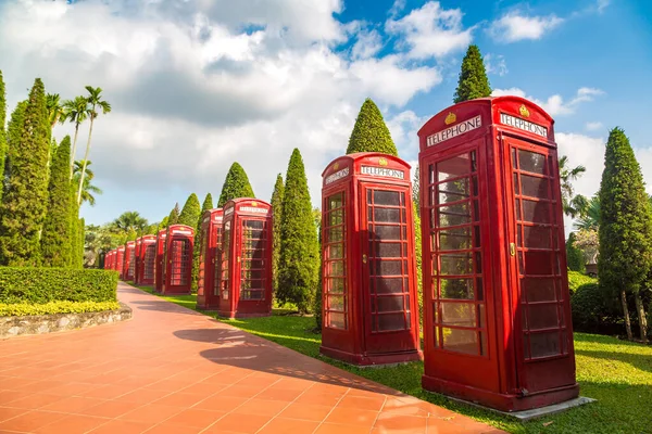 Cabines Telefônicas Inglesas Decorativas Nong Nooch Tropical Botanical Garden Pattaya — Fotografia de Stock