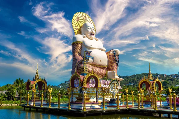 Гигантская Улыбающаяся Счастливая Статуя Будды Ват Плай Лаем Фелле Самуи — стоковое фото