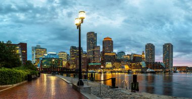 Boston 'un Panorama şehri Fan Pier Park, ABD