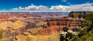 Güneşli bir günde Büyük Kanyon Ulusal Parkı Panoraması, Arizona, ABD