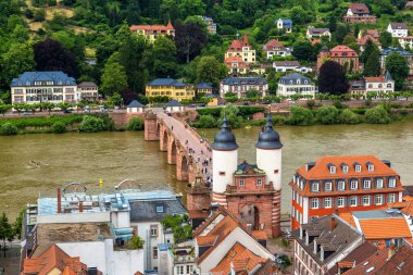 Panoramik hava görünümünde Heidelberg bir güzel yaz günü, Almanya