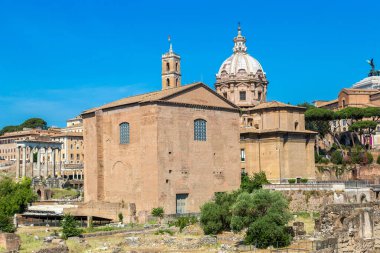 Roma, İtalya 'da bir yaz gününde antik Forum kalıntıları
