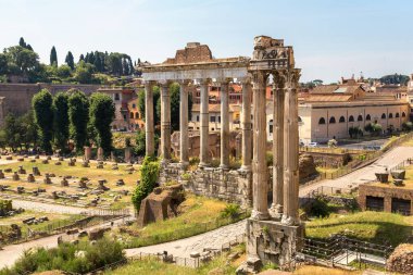 Roma, İtalya 'da bir yaz gününde antik Forum kalıntıları