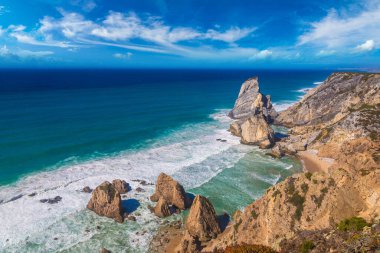 Cabo da Roca. Kayalıklarla ve kayalar bir güzel yaz günü, Portekiz Sintra'Atlantik Okyanusu kıyısında