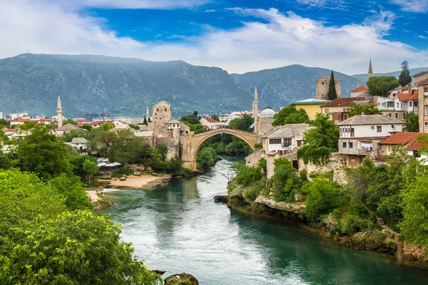 Παλιά Γέφυρα Στη Μοστάρ Μια Όμορφη Καλοκαιρινή Μέρα Βοσνία Και — Φωτογραφία Αρχείου