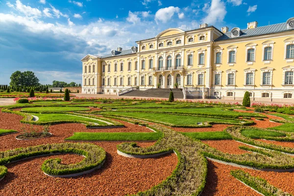 Jardín Rundale Palace Hermoso Día Verano Letonia —  Fotos de Stock