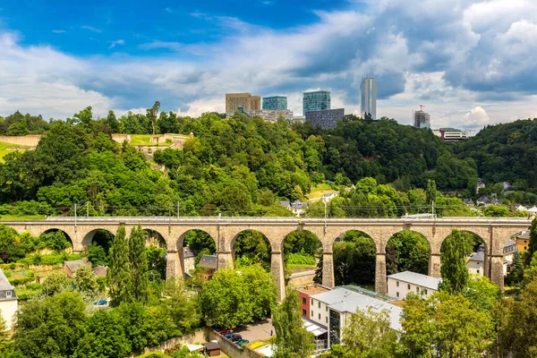 Eisenbahnbrücke Luxembourg Ein Schöner Sommertag Luxembourg — Stockfoto