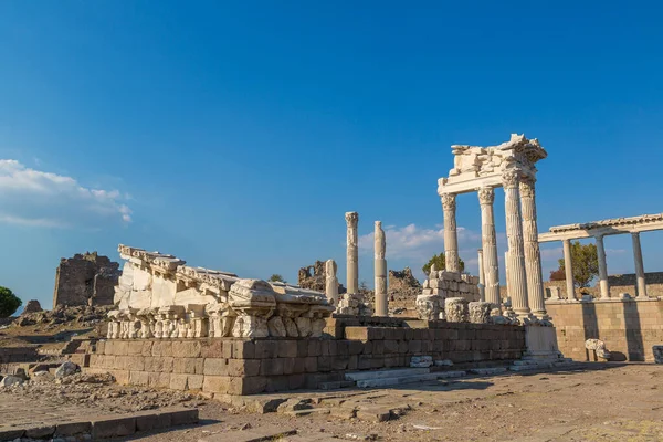 Храм Траяна Древнє Місто Pergamon Один Прекрасний Літній День Bergama — стокове фото