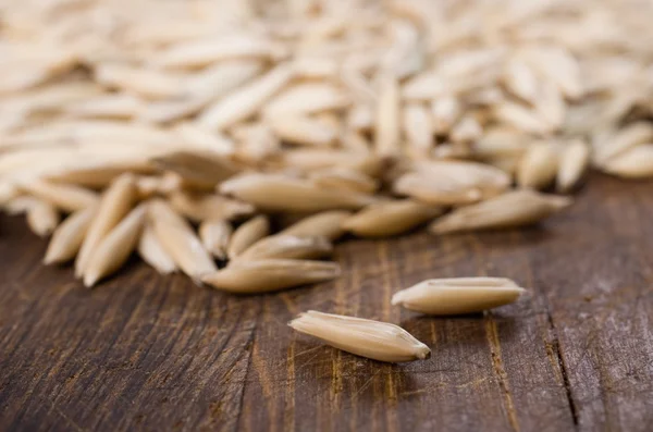 Oat closeup on wooden board. — Stock Photo, Image
