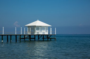 lüks köşk bir iskele üzerinde