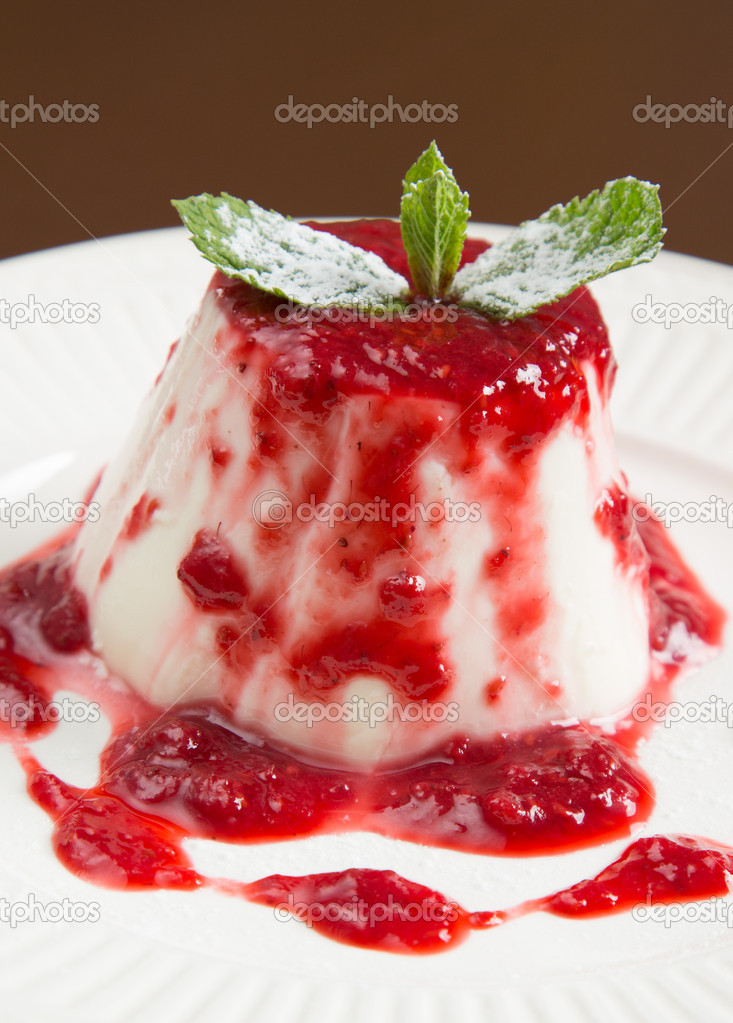 Panna Cotta with fresh strawberry jam