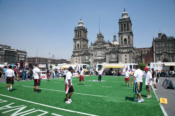 Rugby hráči na Zócalo v mexico city — Stock fotografie