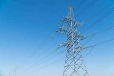 Yüksek voltajlı elektrik hatlarının detayları. Modern elektrik endüstrisi