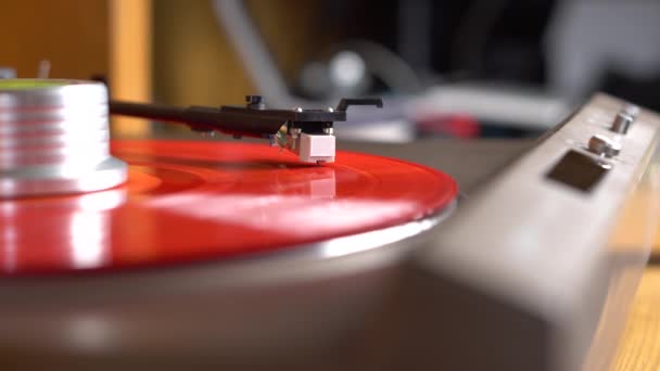 Red Spinning Vinyl Plate Turntable — Stock Video