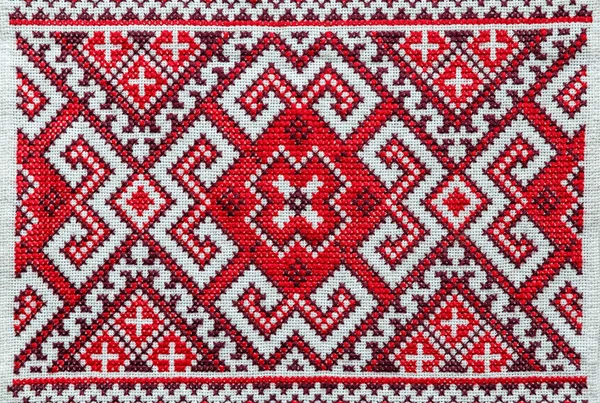 传统的乌克兰语刺绣在乌克兰语Rushnyk上 由亚麻布制成 乌克兰文化概念 — 图库照片